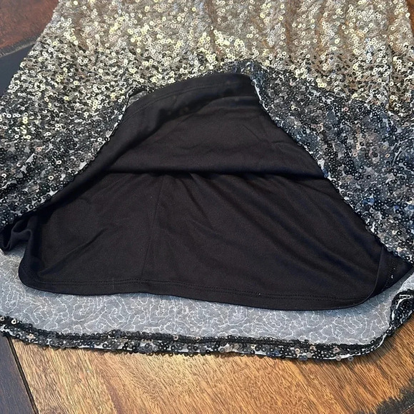 Gorgeous Venus sequin ombré skirt Size Medium EUC - Picture 3 of 8